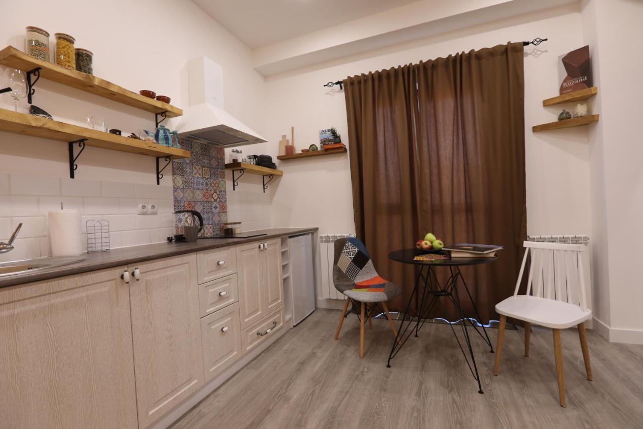 Hotelise I Blue-Poppy Apartment Ереван Экстерьер фото