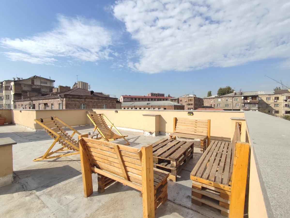 Hotelise I Blue-Poppy Apartment Ереван Экстерьер фото